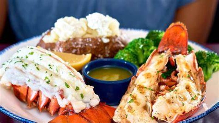 Which is cheaper Red Lobster or Olive Garden?