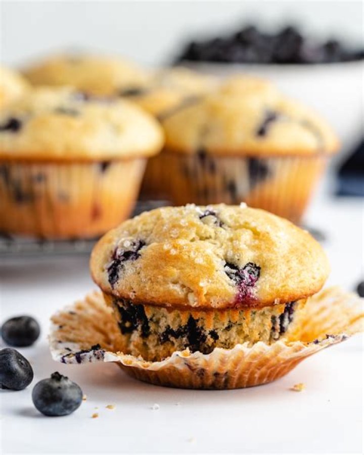 Which is healthier blueberry muffin or bagel?
