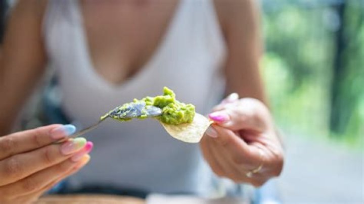 Which is healthier guacamole or queso?