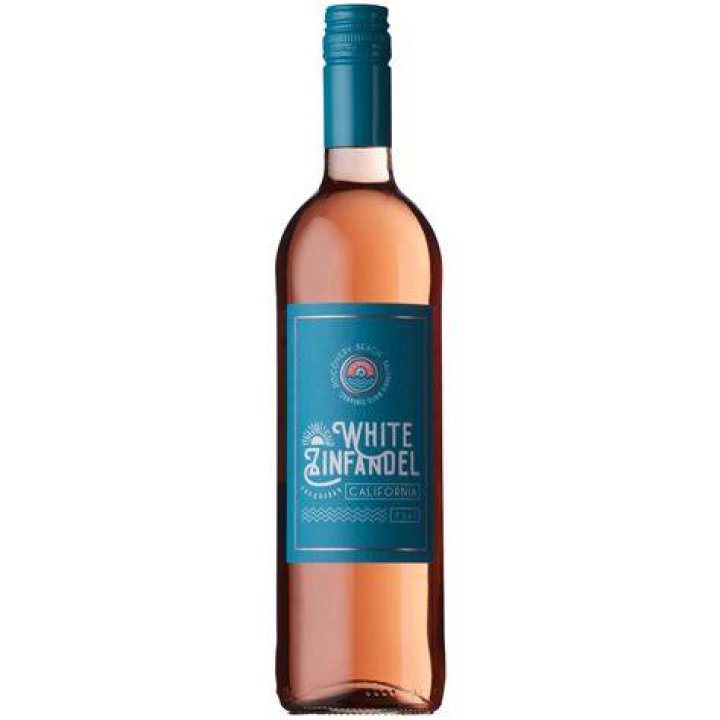 Which is sweeter rose or White Zinfandel?