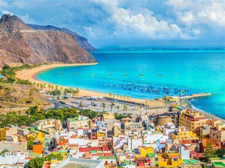 Which is the sunniest Canary Island in February?