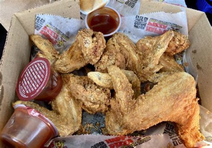 Which pizza chain has best wings?
