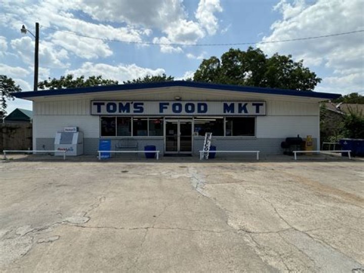 Who owns Tom’s Food Market?