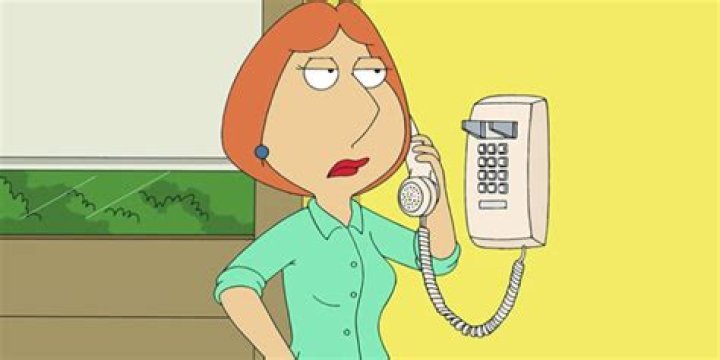 Who plays Lois Griffin on Family Guy?