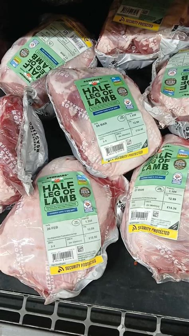 Who supplies meat to Aldi?