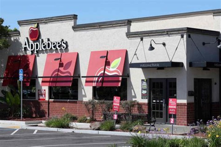 Why is Applebee’s closing restaurants?