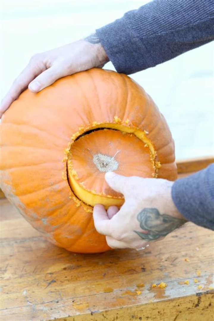Will Hairspray preserve a carved pumpkin?