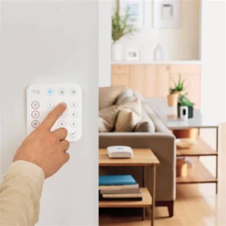 Will house alarm go off if battery dies?